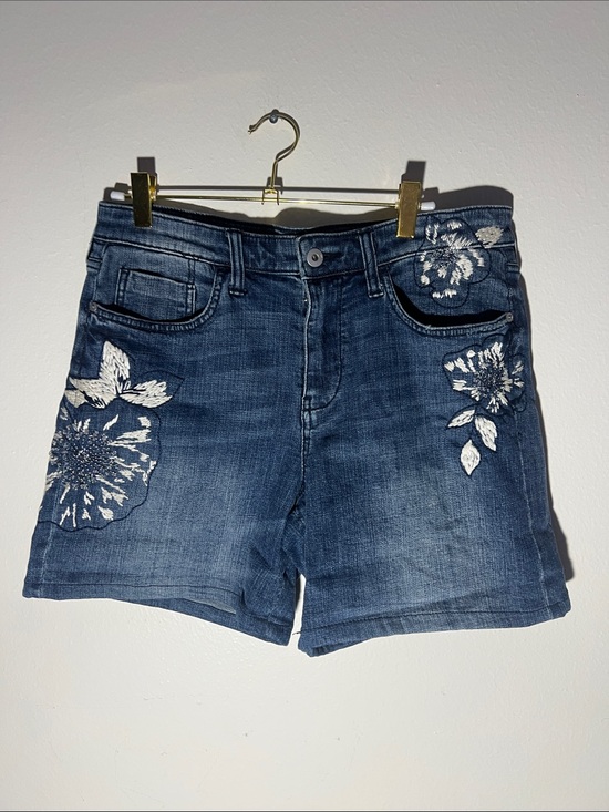 Pilcro and the Letterpress Pants - Pilcro & the Letterpress Blue Denim Slim Boyfriend Jean Shorts White Embroidery